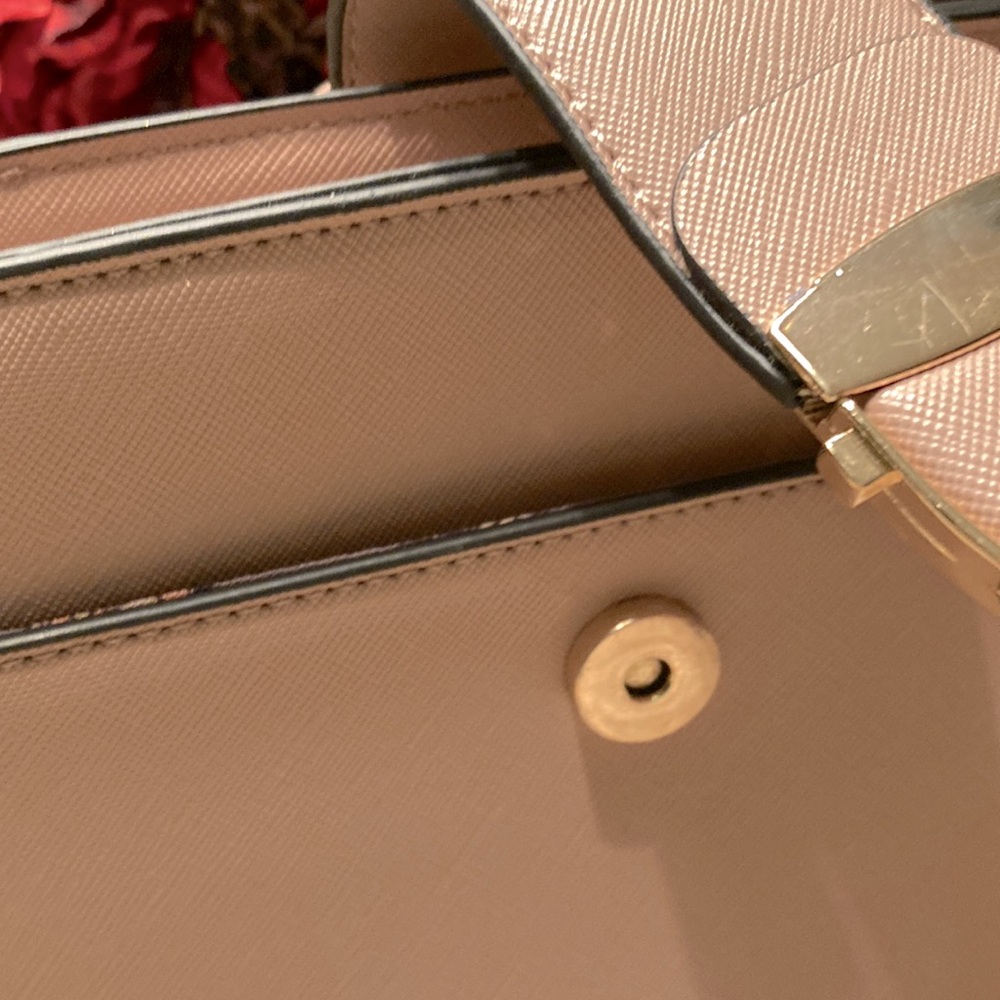 Elegant Blush Crossbody Bag - Picture 3 of 12